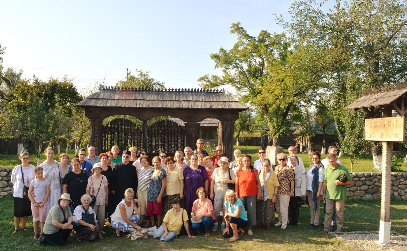 Pelerini în „Oltenia de sub munte” 12099