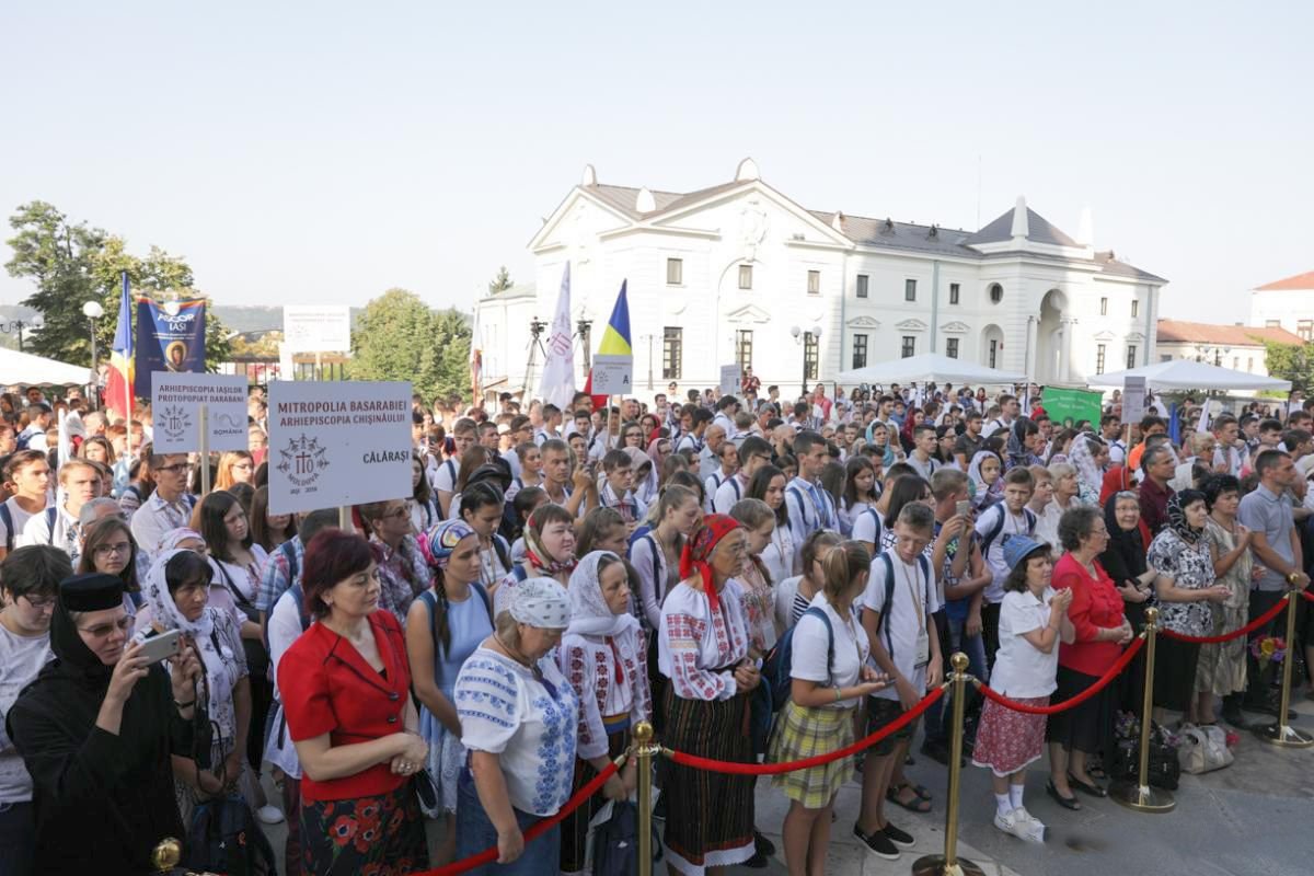2.000 de tineri la slujba Sfintei Liturghii din cadrul ITOM 2018 de la Iaşi 11975