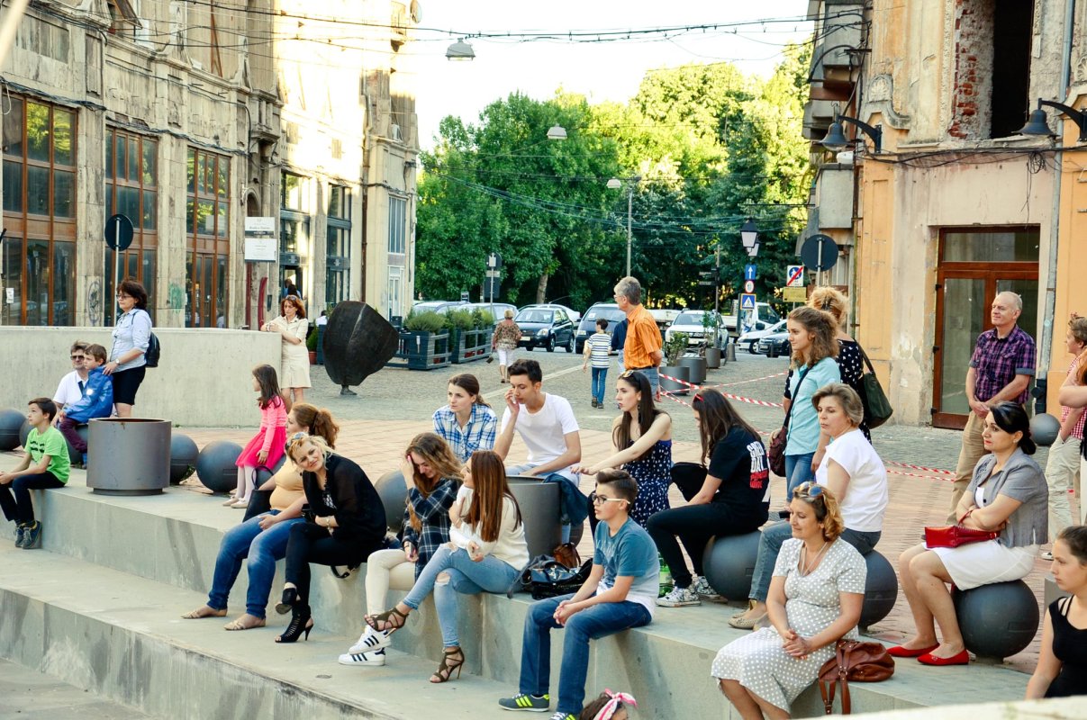 Concurs de poezie și eseu pentru tinerii creatori 12090