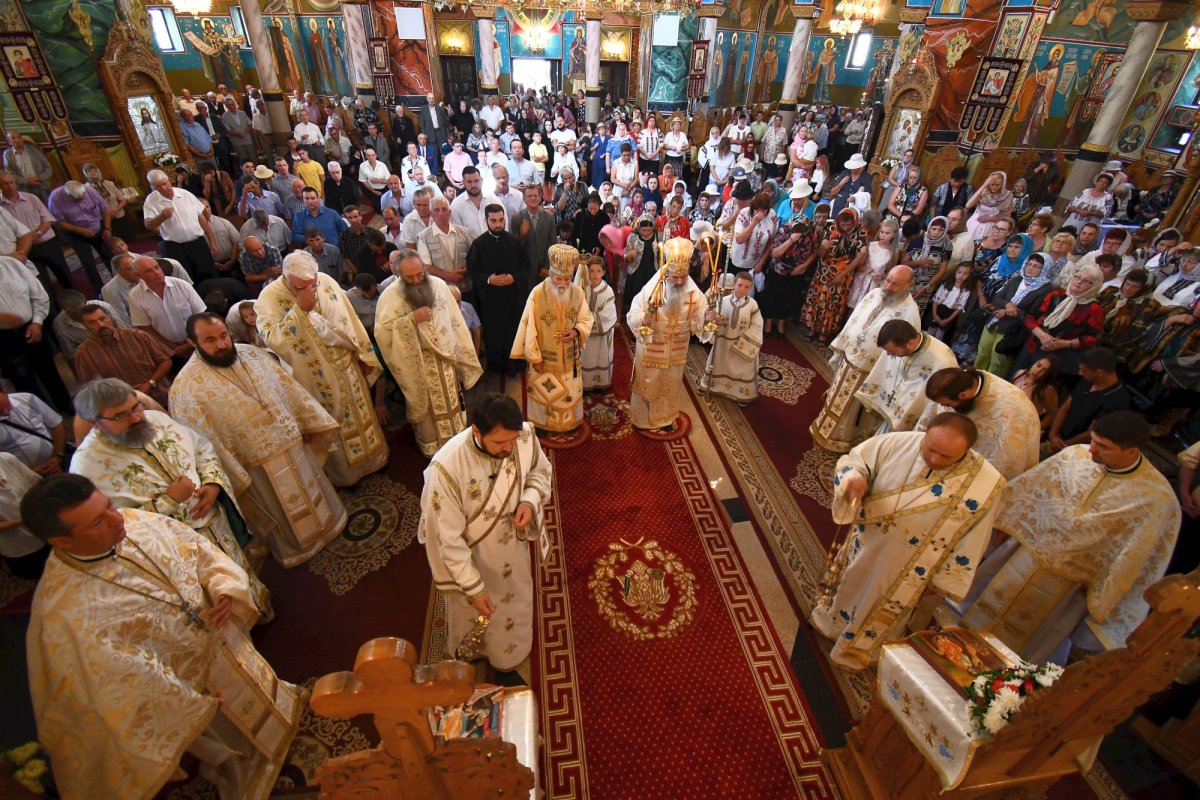 Şapte ani de la sfinţirea catedralei din Gura Humorului 11980