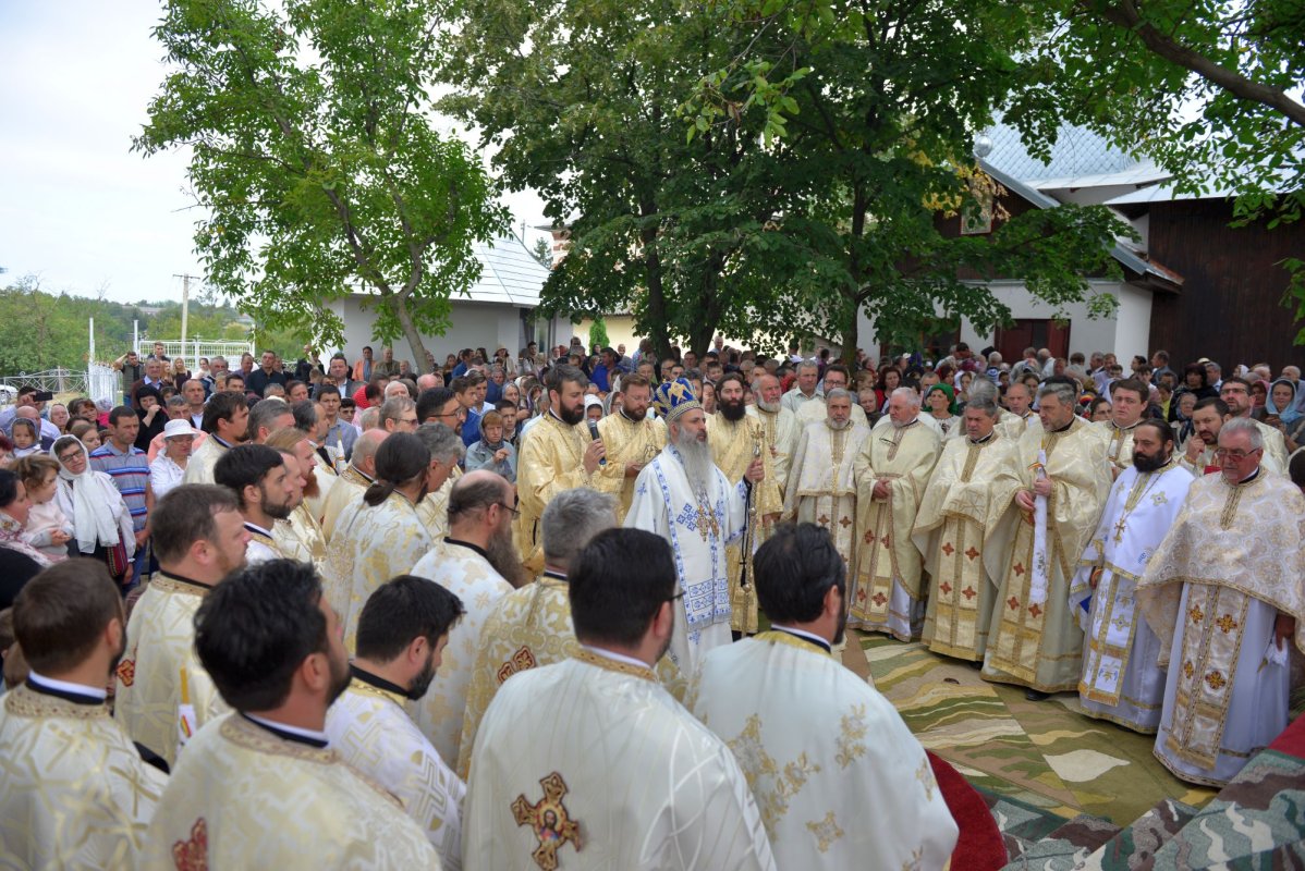 Biserica „Sfântul Ierarh Nicolae” din Munteni a fost sfinţită 11881