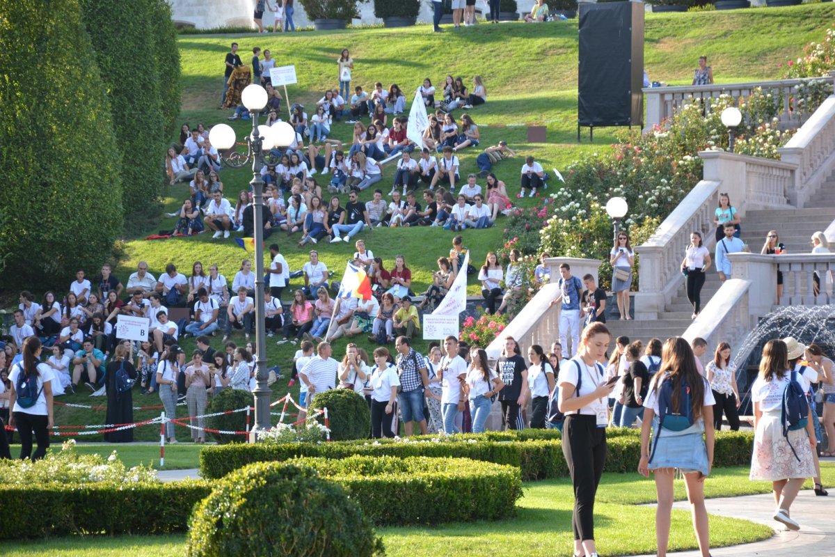 „O clipă de rugăciune și un izvor de speranță” 11903