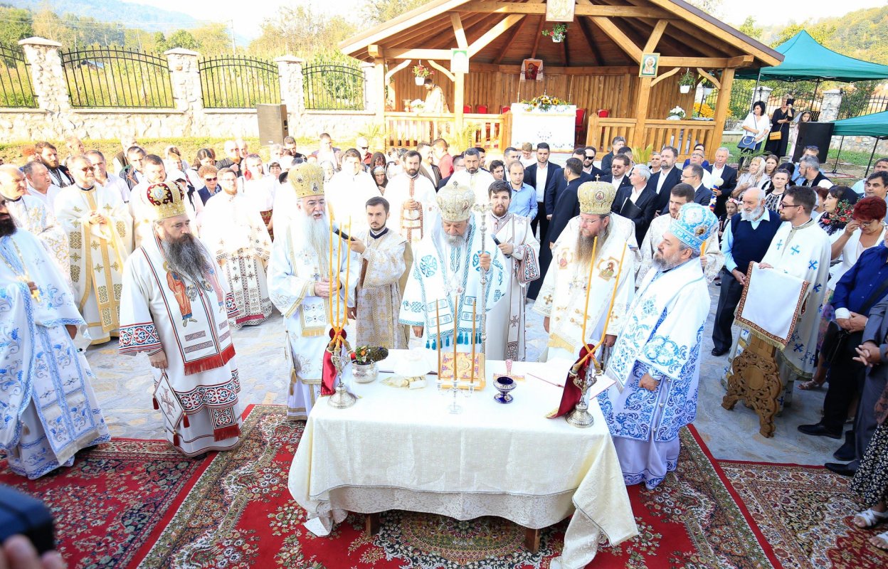 Slujiri arhierești în Duminica a 13-a după Rusalii 11948