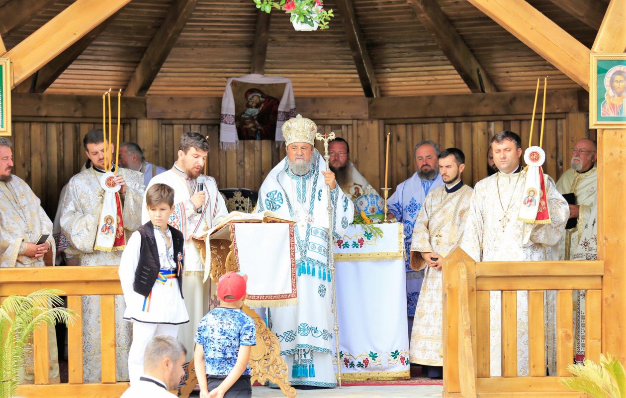 Slujiri arhierești în Duminica a 13-a după Rusalii 11950