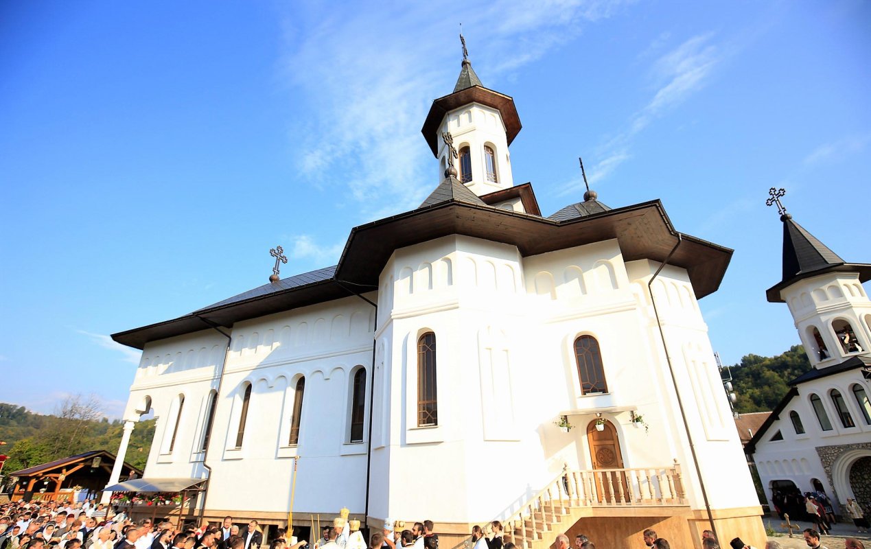 Slujiri arhierești în Duminica a 13-a după Rusalii 11951