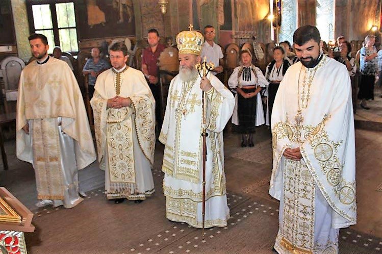 Slujiri arhierești în Duminica a 13-a după Rusalii 11952