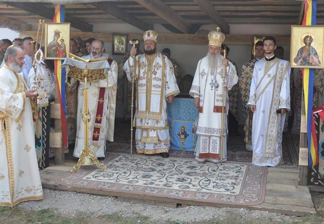 Slujiri arhierești în Duminica a 13-a după Rusalii 11953