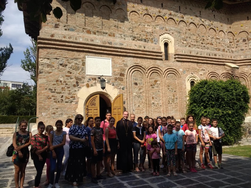 Beneficiarii „Clubului de vară” în excursie la Galați 11860