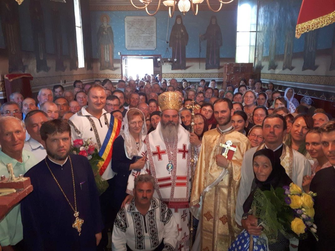 Slujire arhierească în Parohia Iana 11814