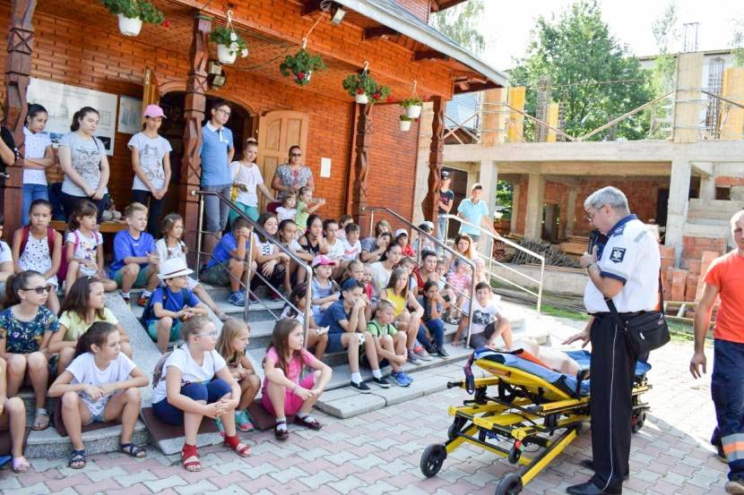 „Joc și creație” pentru 70 de elevi băcăuani 11756