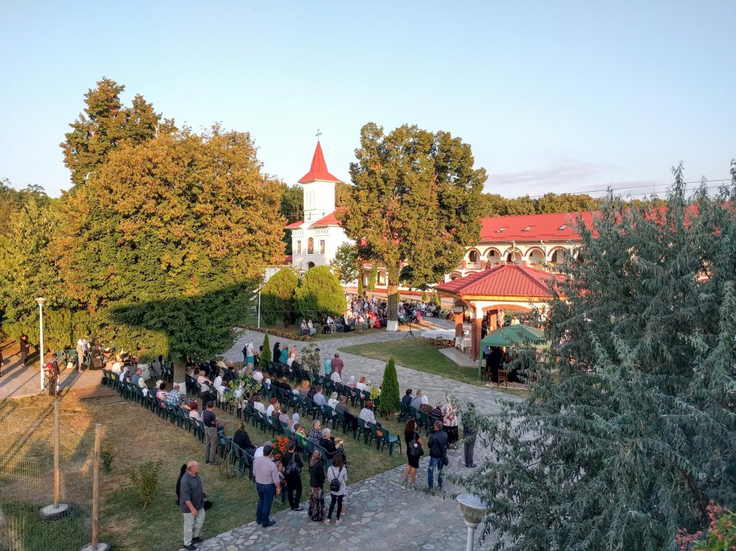 Rugăciuni către Sfântul Ioan Botezătorul la Mănăstirea Timișeni 11806