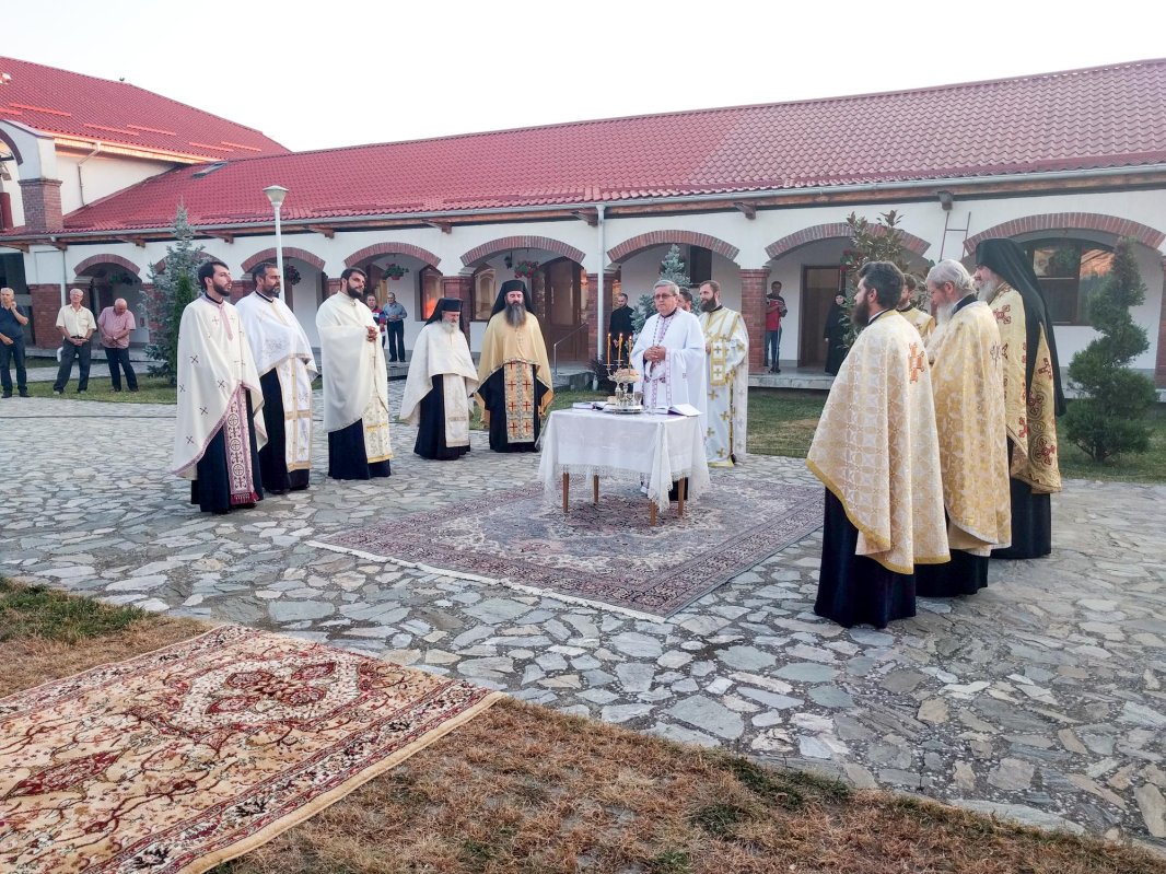 Rugăciuni către Sfântul Ioan Botezătorul la Mănăstirea Timișeni 11809