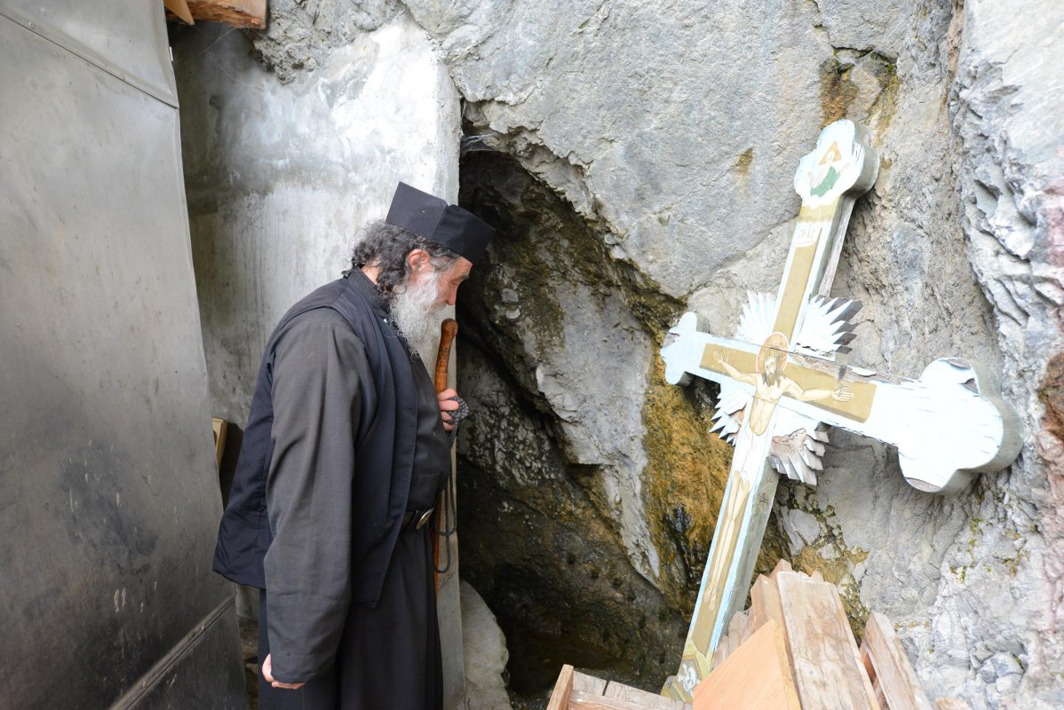 Vieţuirea în singurătate, expresie a iubirii și dorului de Dumnezeu 11548