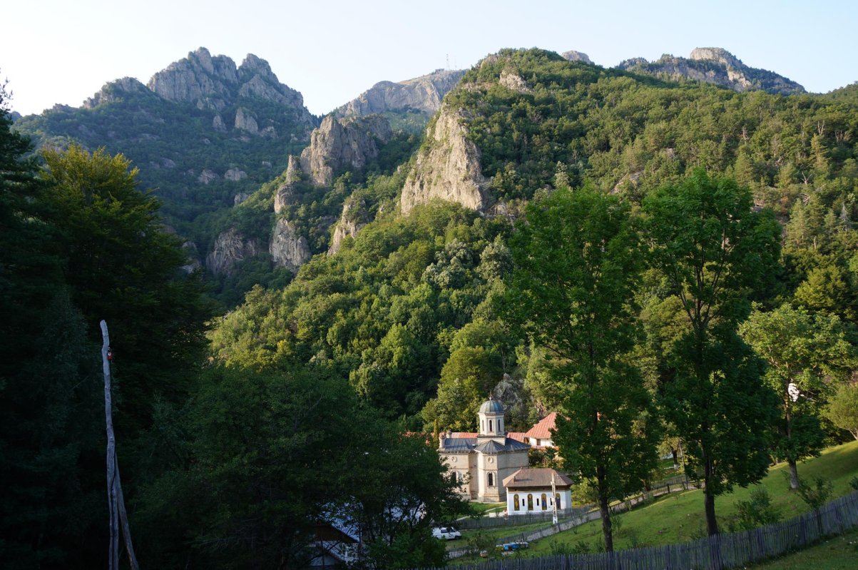 Vieţuirea în singurătate, expresie a iubirii și dorului de Dumnezeu 11550