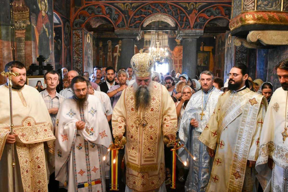 Bucurii sfinte la Suseni-Gorj şi Râmnic 11485