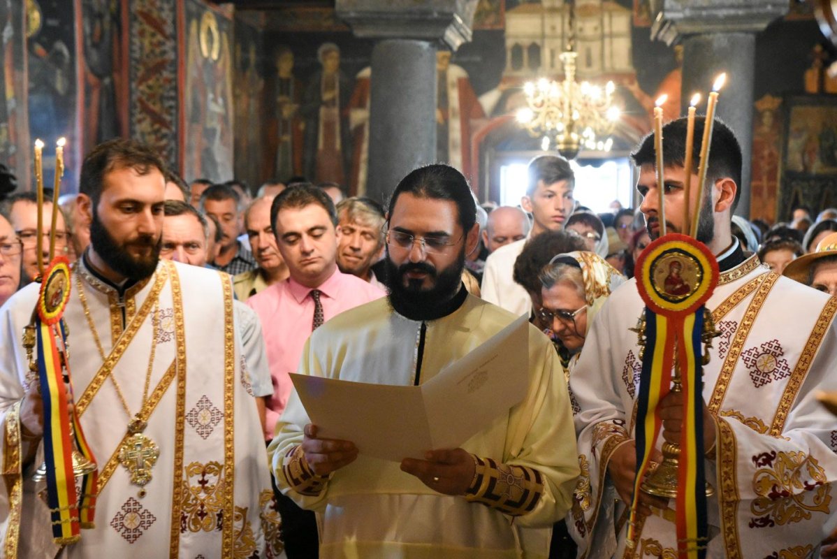 Bucurii sfinte la Suseni-Gorj şi Râmnic 11486