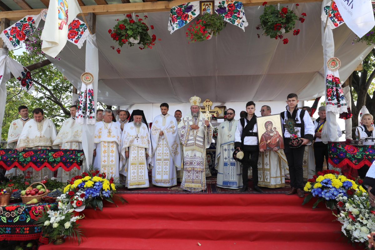 Slujiri arhierești în cea de a 14-a Duminică după Rusalii 11467