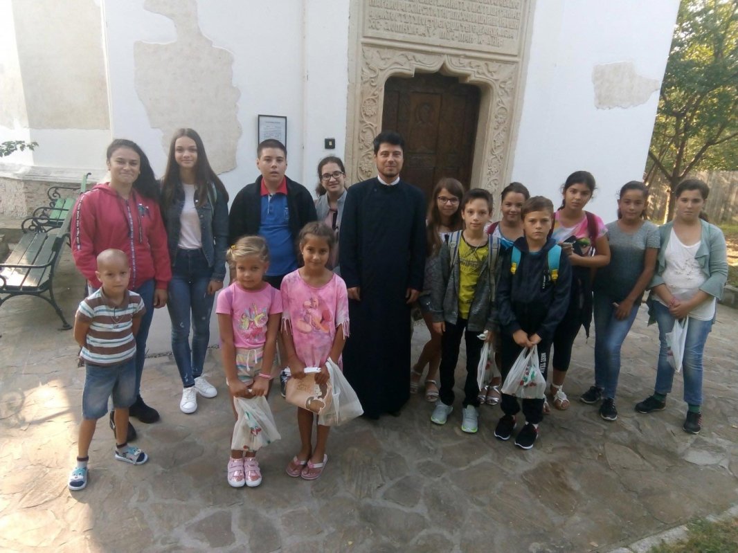 Activităţi pentru tineri în Arhiepiscopia Râmnicului 11418