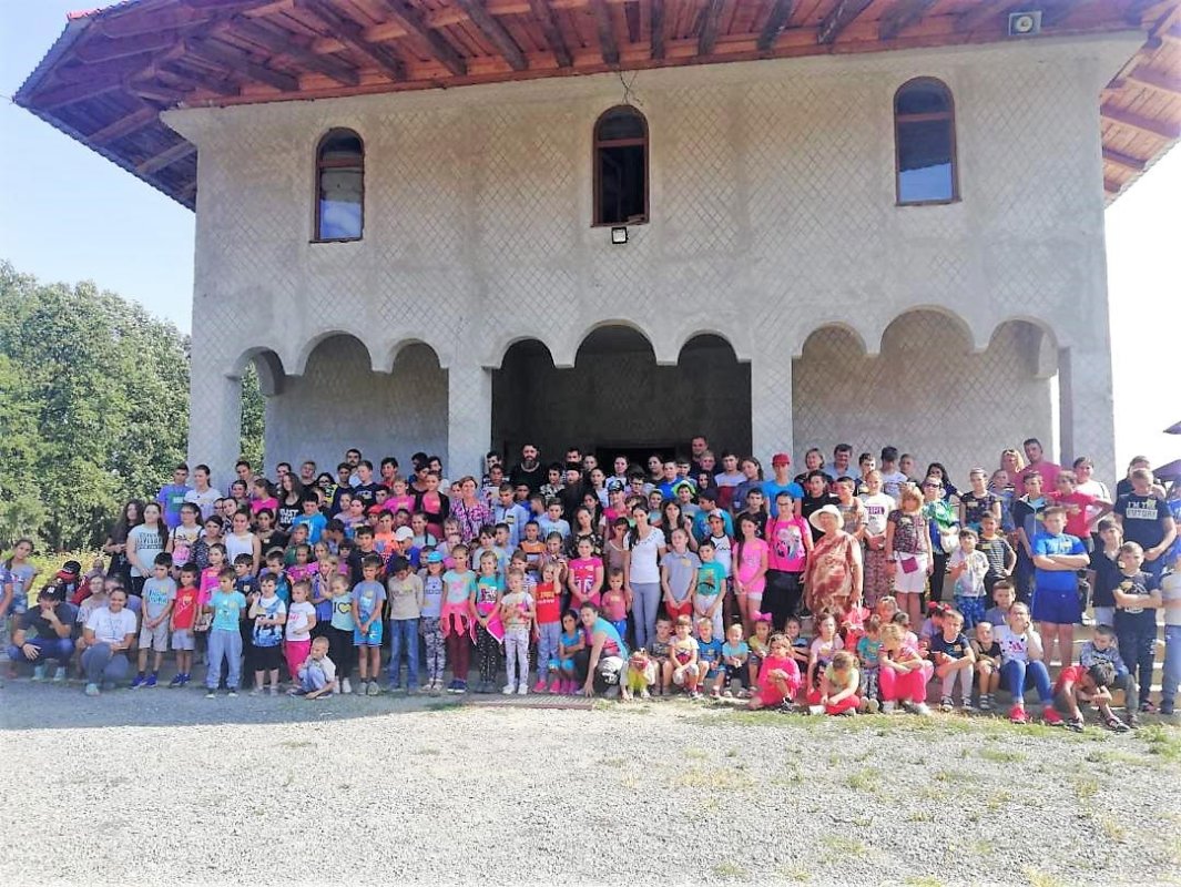 Festivalul „Inimioarelor” la Mănăstirea Bobota, județul Sălaj 11412