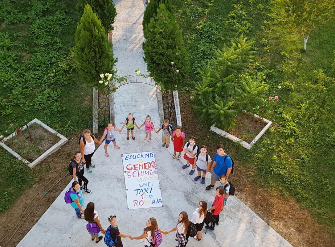 Ghiozdane pentru copiii nevoiași 11428