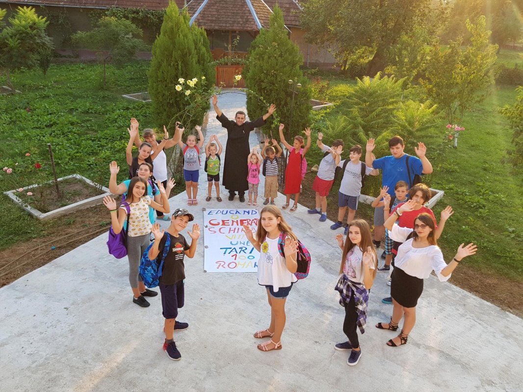 Ghiozdane pentru copiii nevoiași 11429