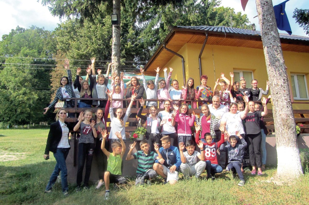 „Tabăra veseliei” în poiana Muncelului 11351
