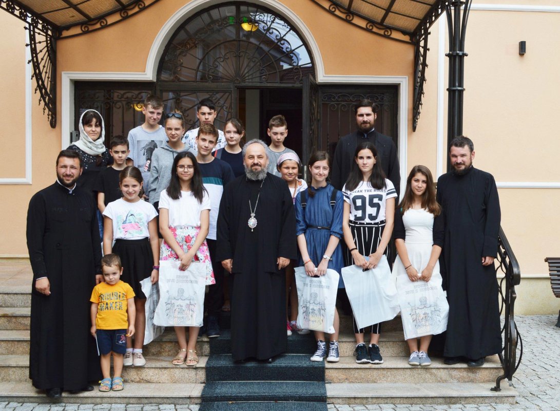 Tineri din Episcopia Covasnei și Harghitei la Deva 11305