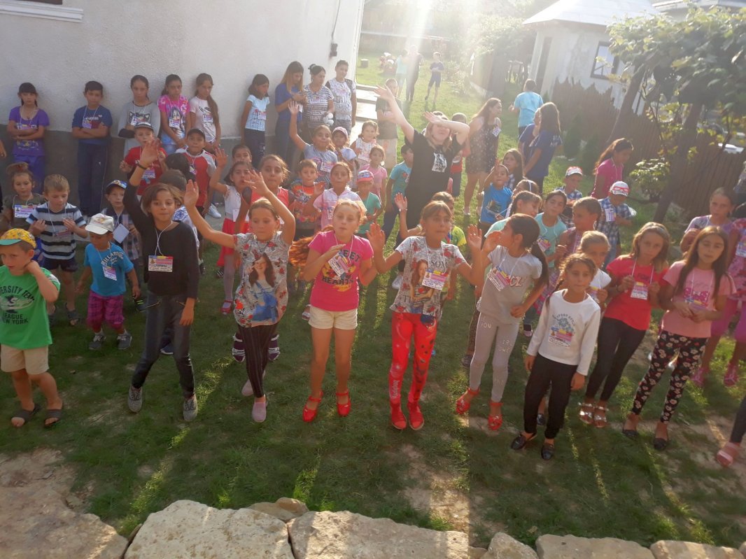 „Uniţi pentru Hristos” - tabără pentru copiii Parohiei Humosu 11250