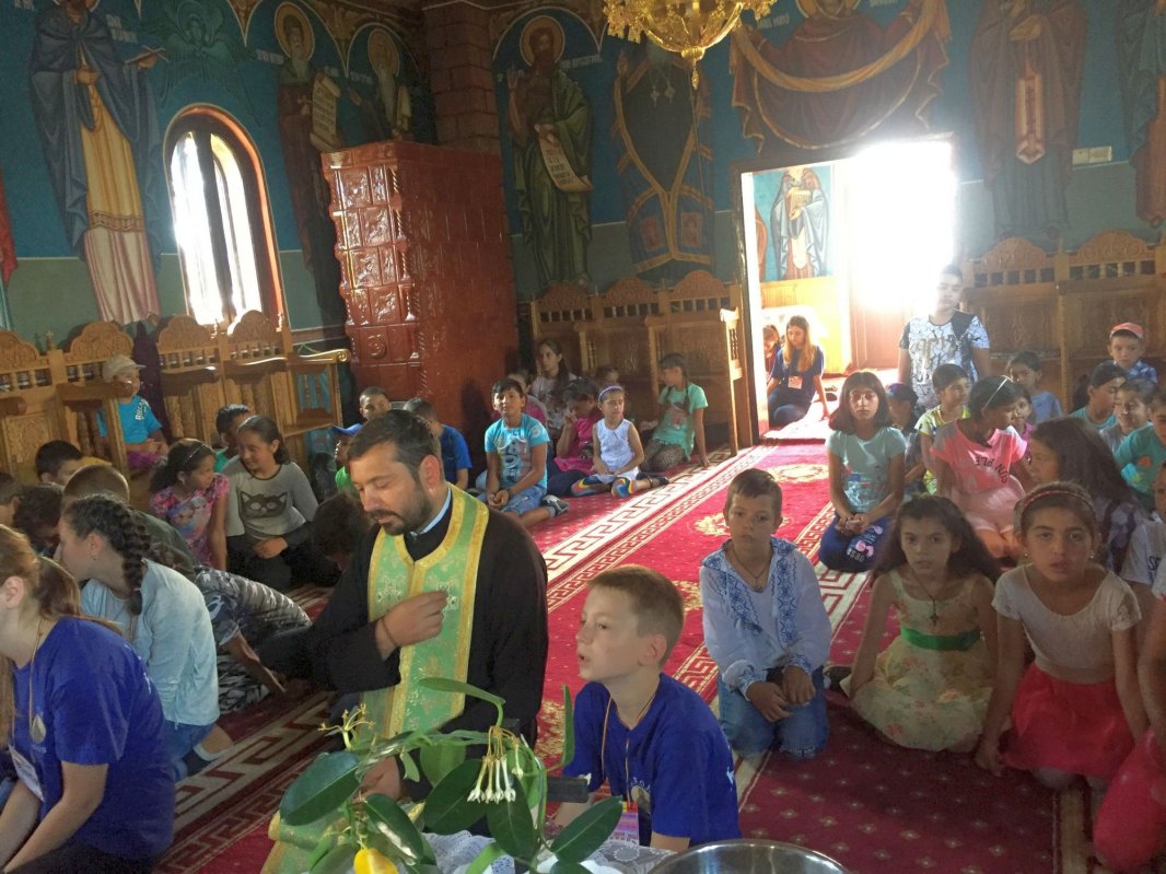 „Uniţi pentru Hristos” - tabără pentru copiii Parohiei Humosu 11254