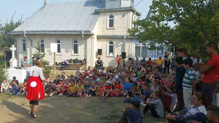 Tabără pentru 92 de copii organizată în satul Roşu 11044
