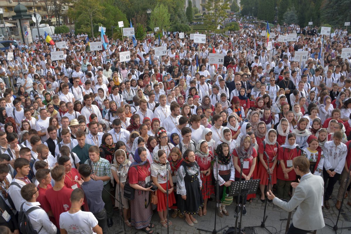 Tinerii, speranța unității și mărturia credinței autentice 11319