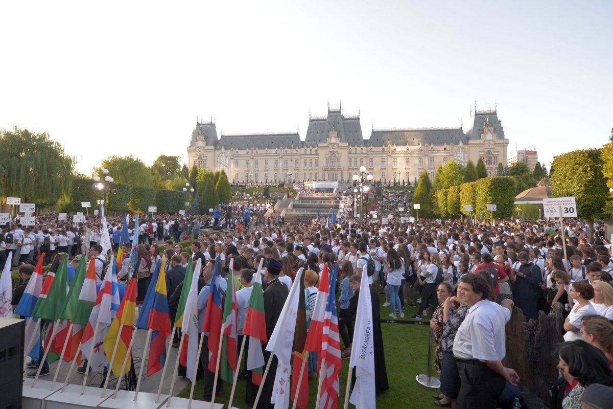 Tinerii, speranța unității și mărturia credinței autentice 11322