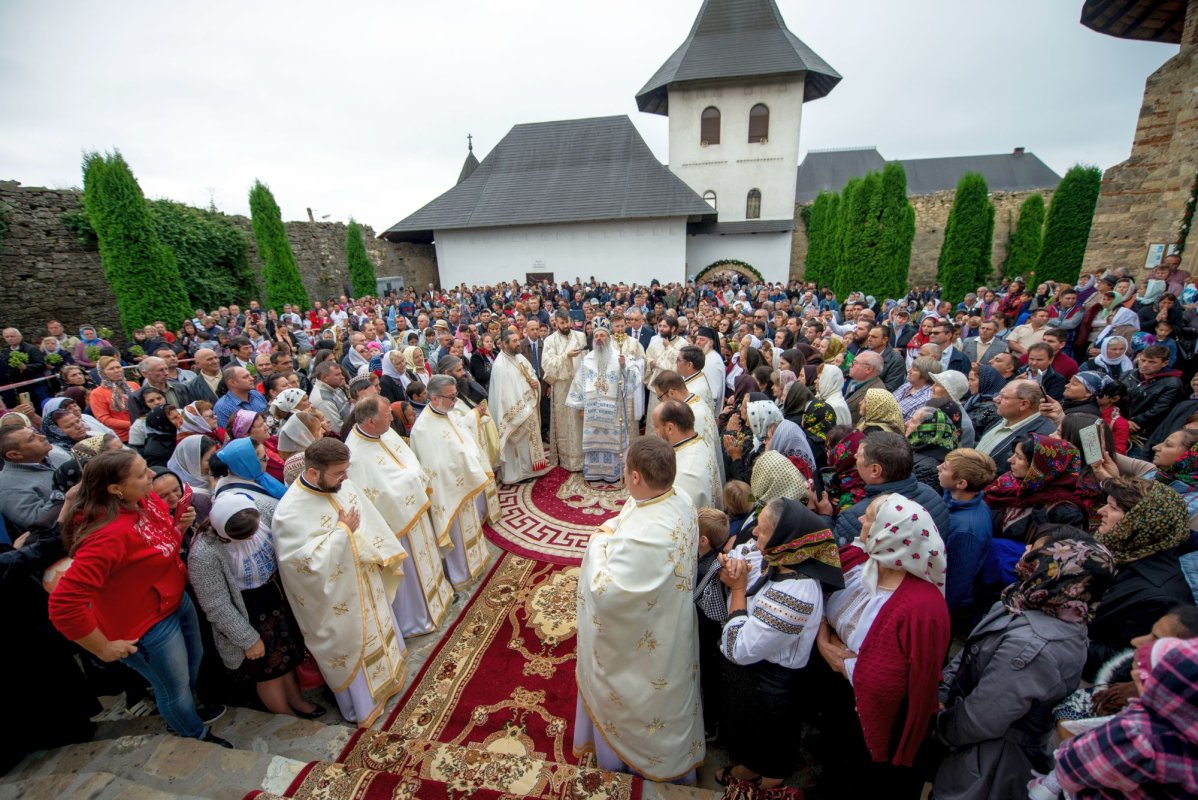 IPS Teofan: „Naşterea şi creşterea de prunci este cariera cea mai înaltă” 10957