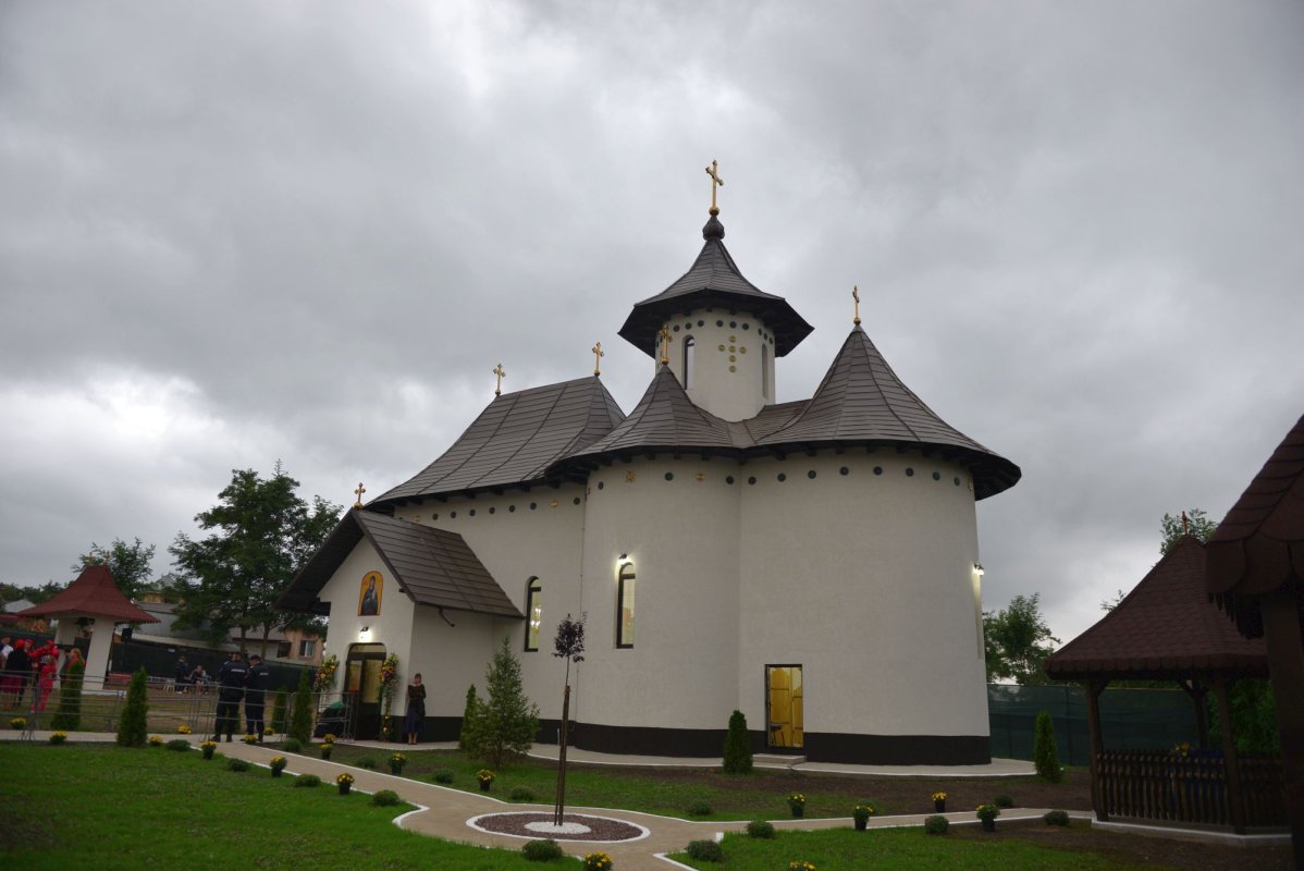 Sfinţire de biserică la Bătrâneşti 10959
