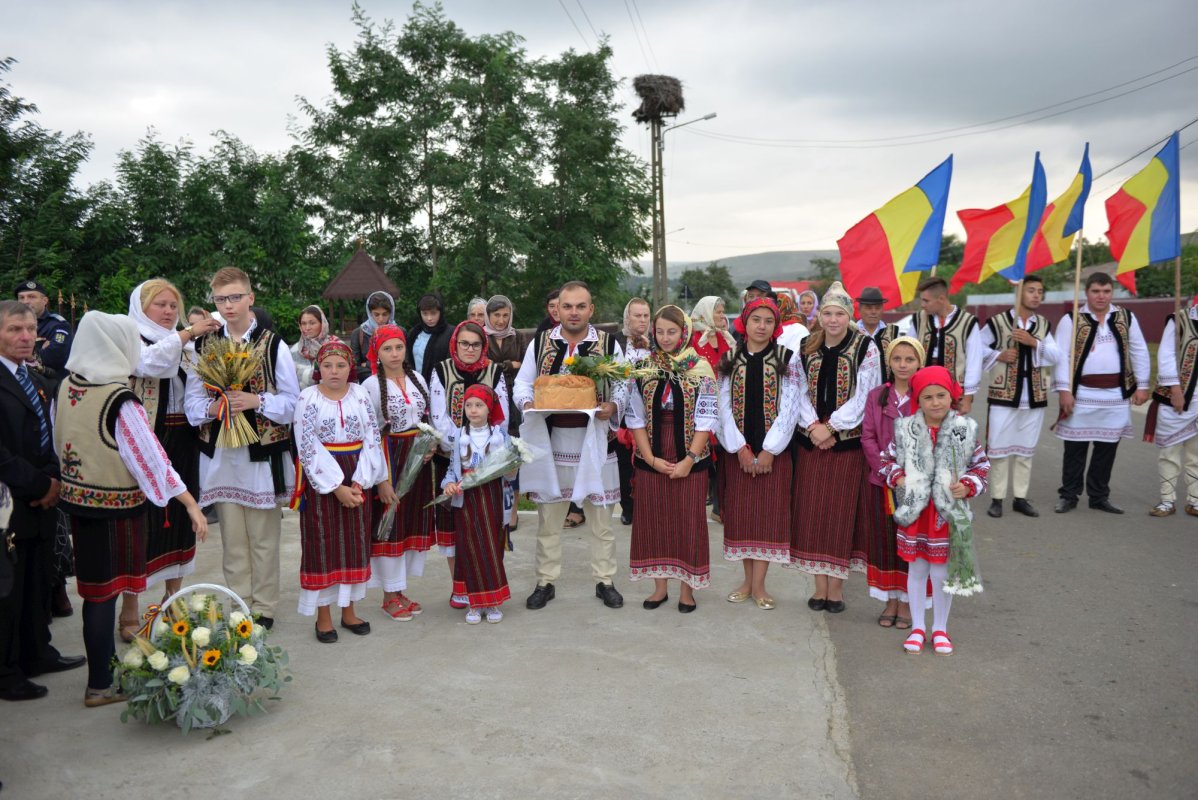 Sfinţire de biserică la Bătrâneşti 10960