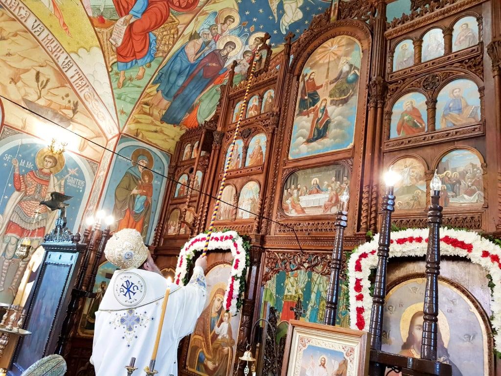 Sfințire și binecuvântare la o parohie prahoveană 11030