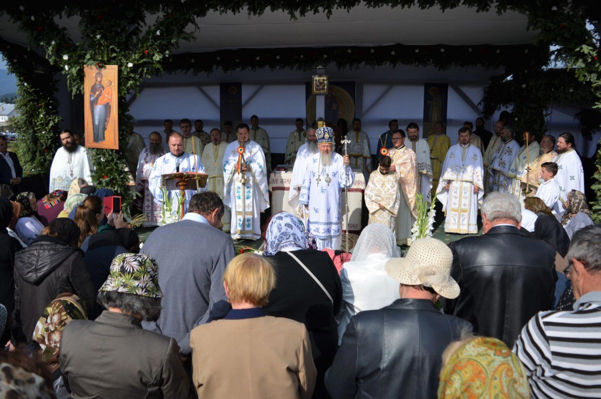 Slujiri arhierești la sărbătoarea Nașterii Maicii Domnului 10977