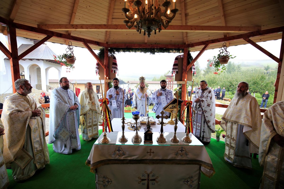 Slujiri arhierești la sărbătoarea Nașterii Maicii Domnului 10982