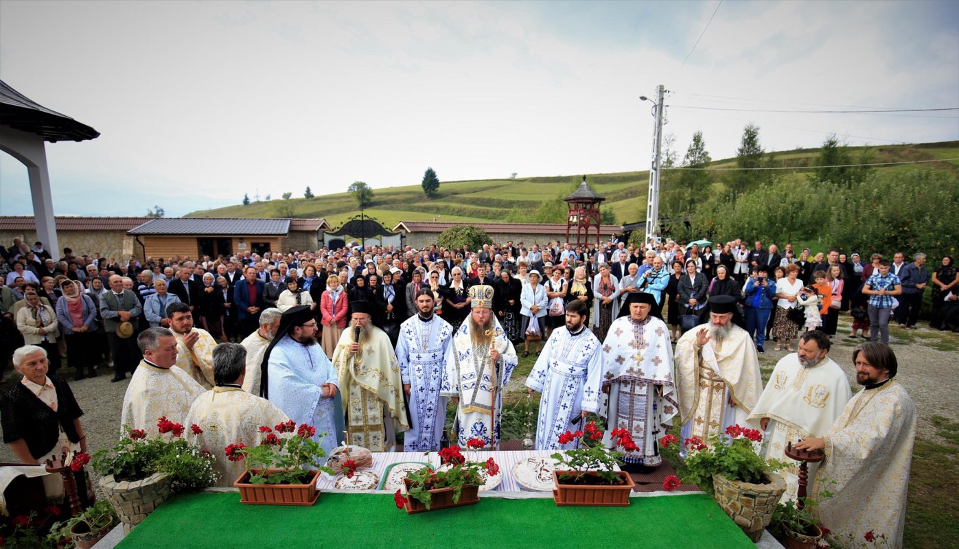 Slujiri arhierești la sărbătoarea Nașterii Maicii Domnului 10983