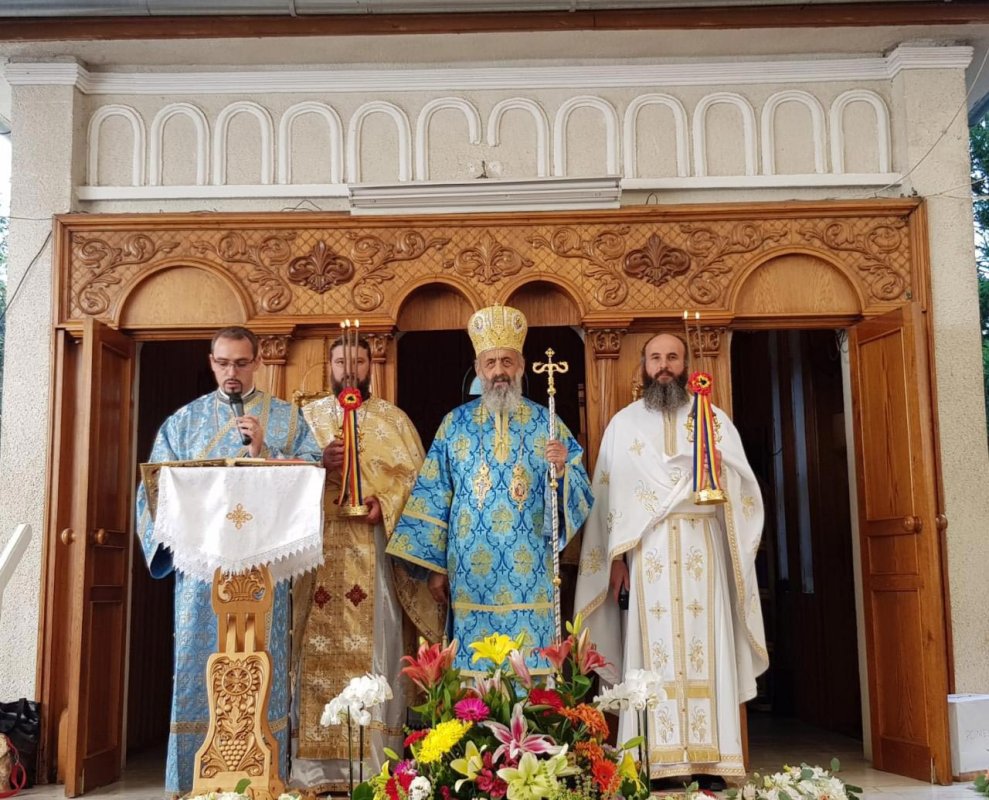 Slujiri arhierești la sărbătoarea Nașterii Maicii Domnului 10984