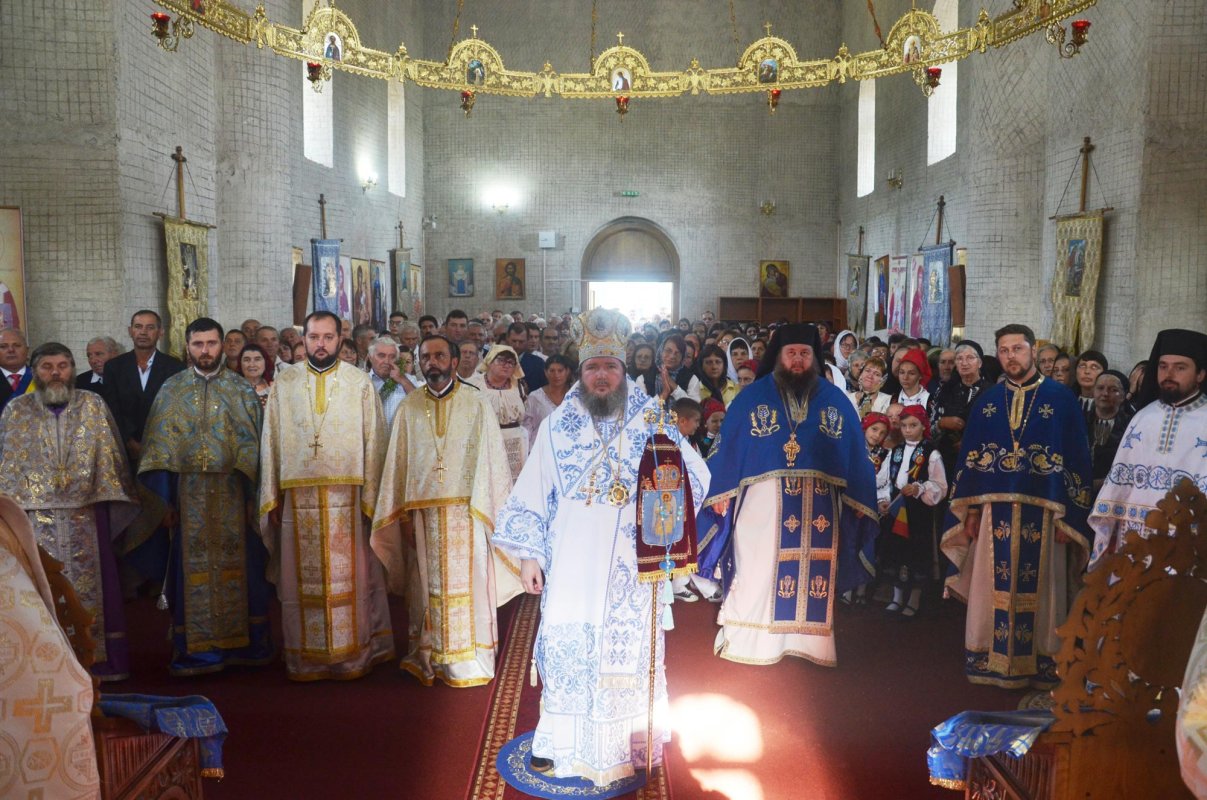 Slujiri arhierești la sărbătoarea Nașterii Maicii Domnului 10988