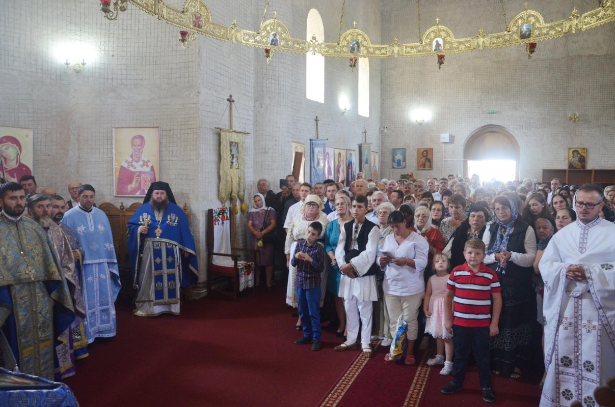 Slujiri arhierești la sărbătoarea Nașterii Maicii Domnului 10989