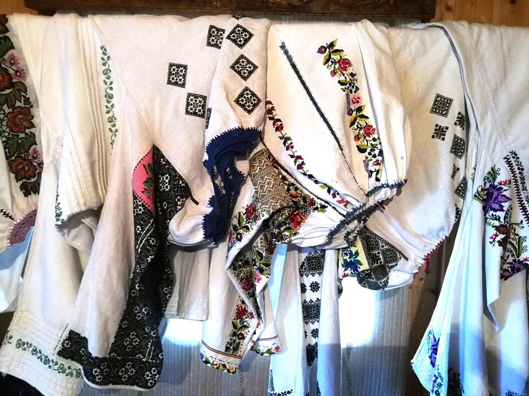 Sufletul satului, aciuat în ograda lui Dionizie Olenici 11008