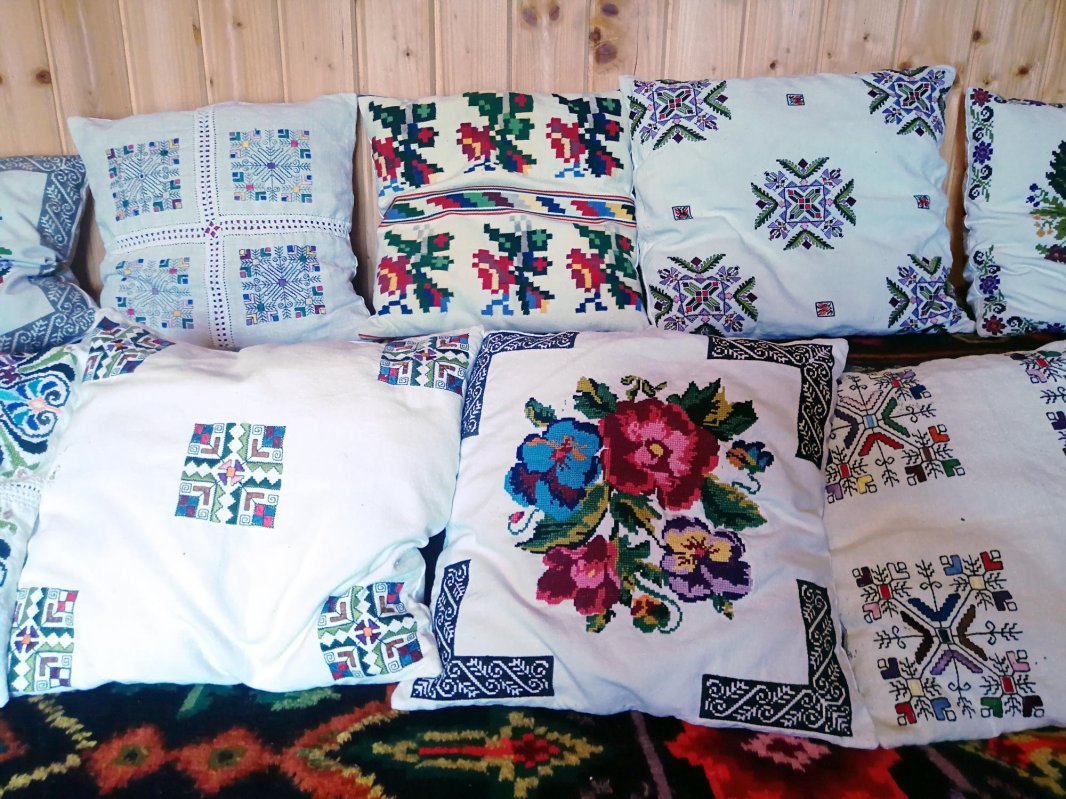 Sufletul satului, aciuat în ograda lui Dionizie Olenici 11012