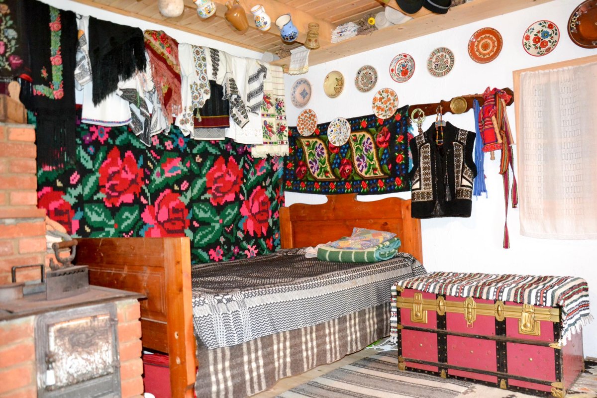 Sufletul satului, aciuat în ograda lui Dionizie Olenici 11021