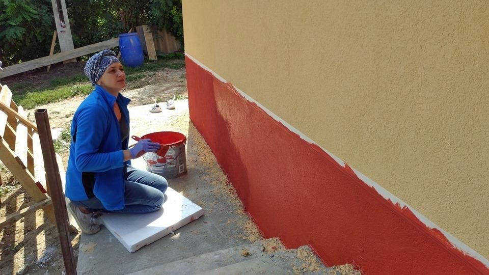 Un preot botoşănean a construit o locuinţă pentru o familie rămasă pe drumuri după un incendiu devastator 10965