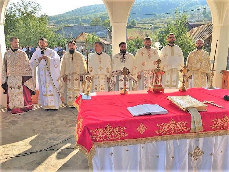 Slujiri arhierești și hramuri în Duminica dinaintea Înălțării Sfintei Cruci 10870