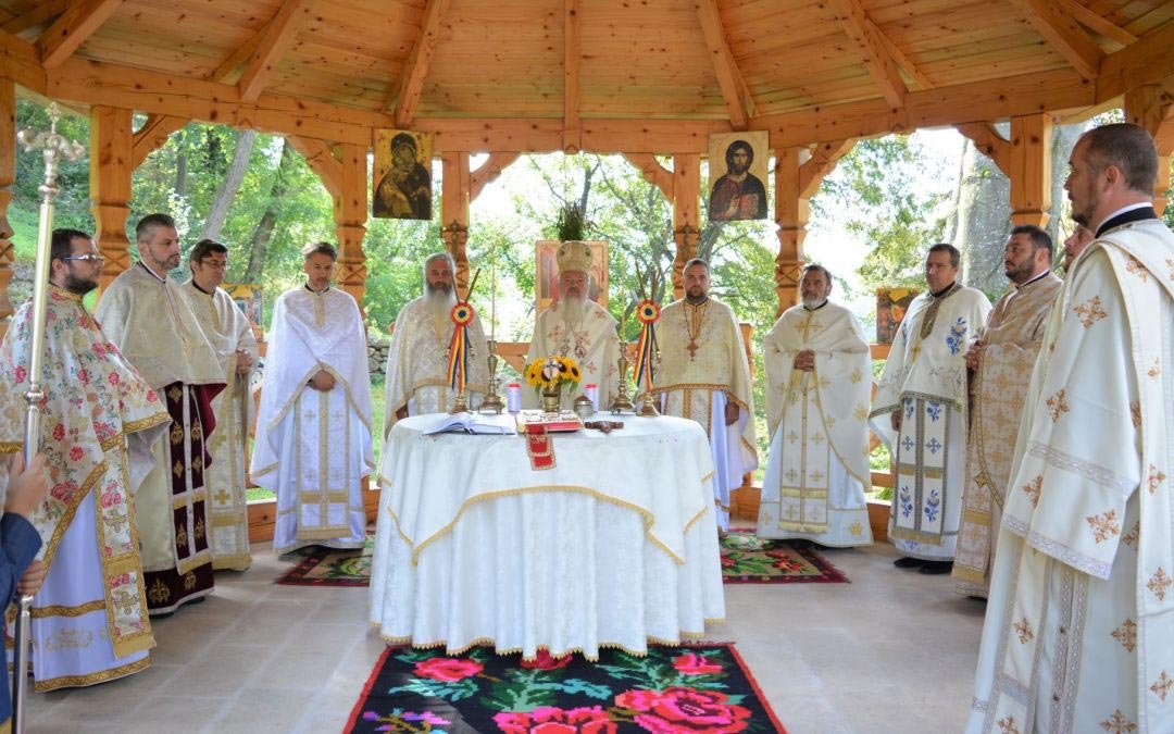 Slujiri arhierești și hramuri în Duminica dinaintea Înălțării Sfintei Cruci 10871