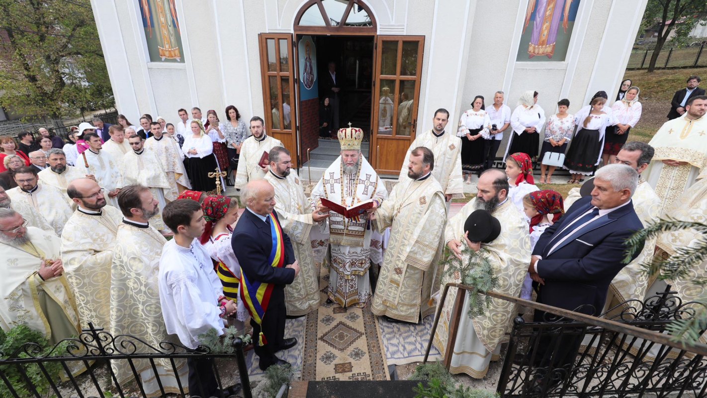 Slujiri arhierești și hramuri în Duminica dinaintea Înălțării Sfintei Cruci 10872