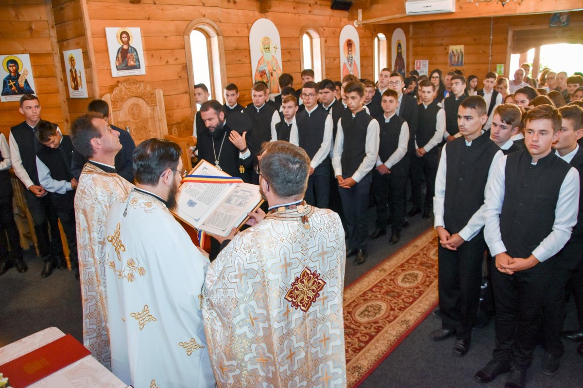 Binecuvântare pentru elevii bănăţeni 10816